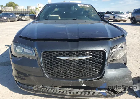 2019 Chrysler 300 S z USA, uszkodzony, nr VIN 2C3CCABG7KH515228